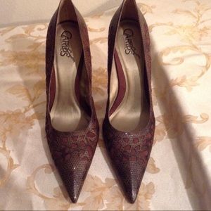 BEAUTIFUL Carlos Santa Brown Embossed Pumps